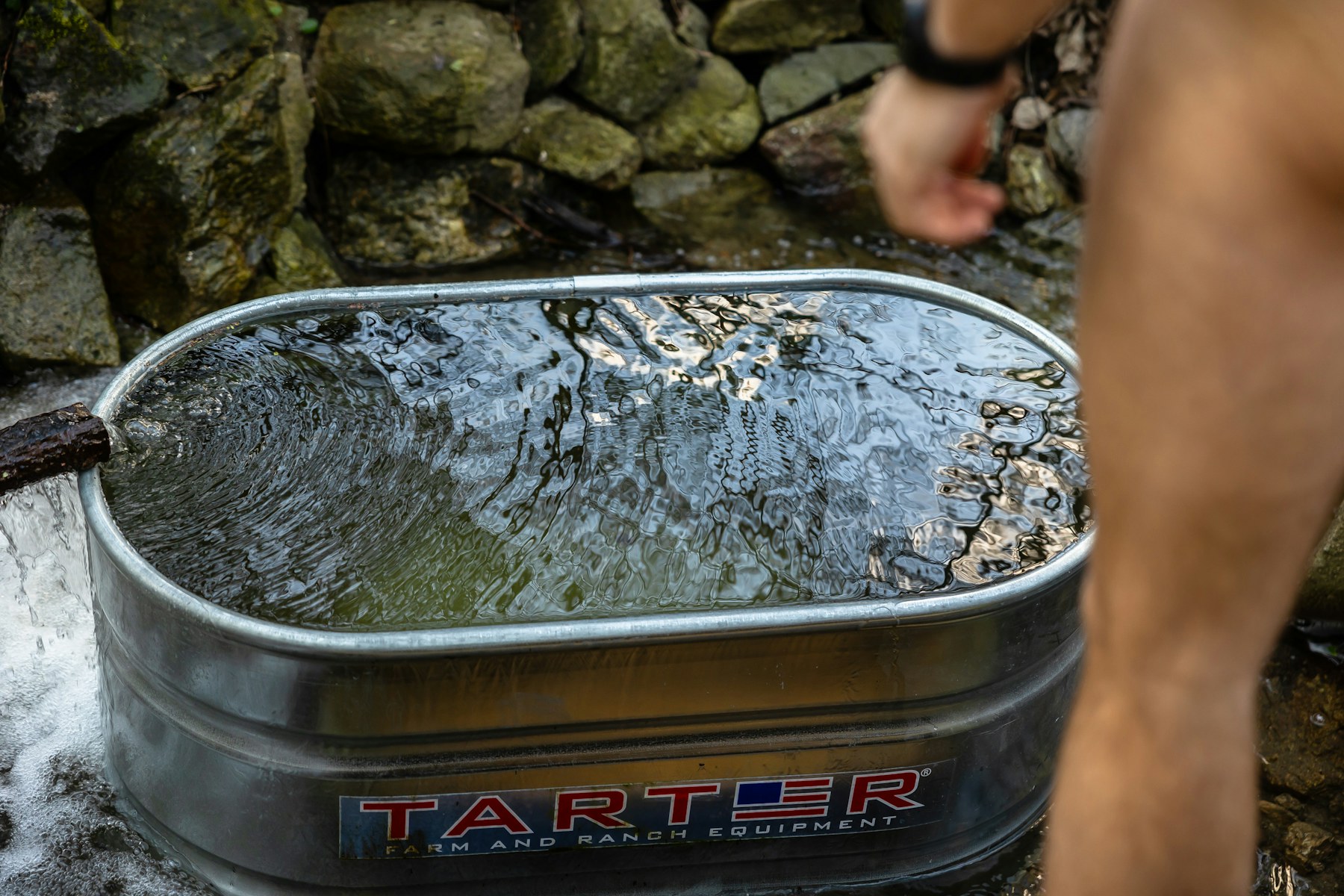 Groundhog Recovery supplies portable ice bath tubs, cold plunge chillers and commercial recovery systems for athletes, gyms, sports recovery centers and wellness brands in North America and Europe.